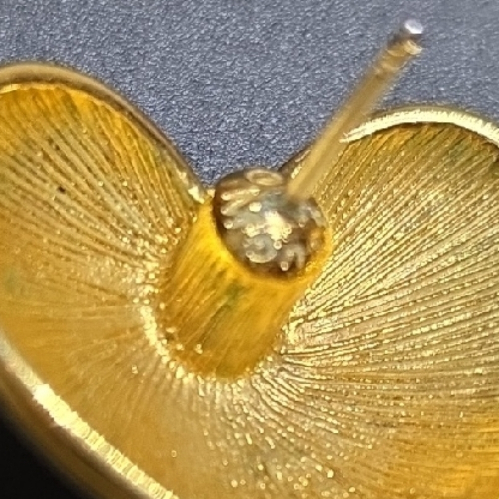 Vintage Monet Gold Heart Post Earrings - Picture 3 of 6